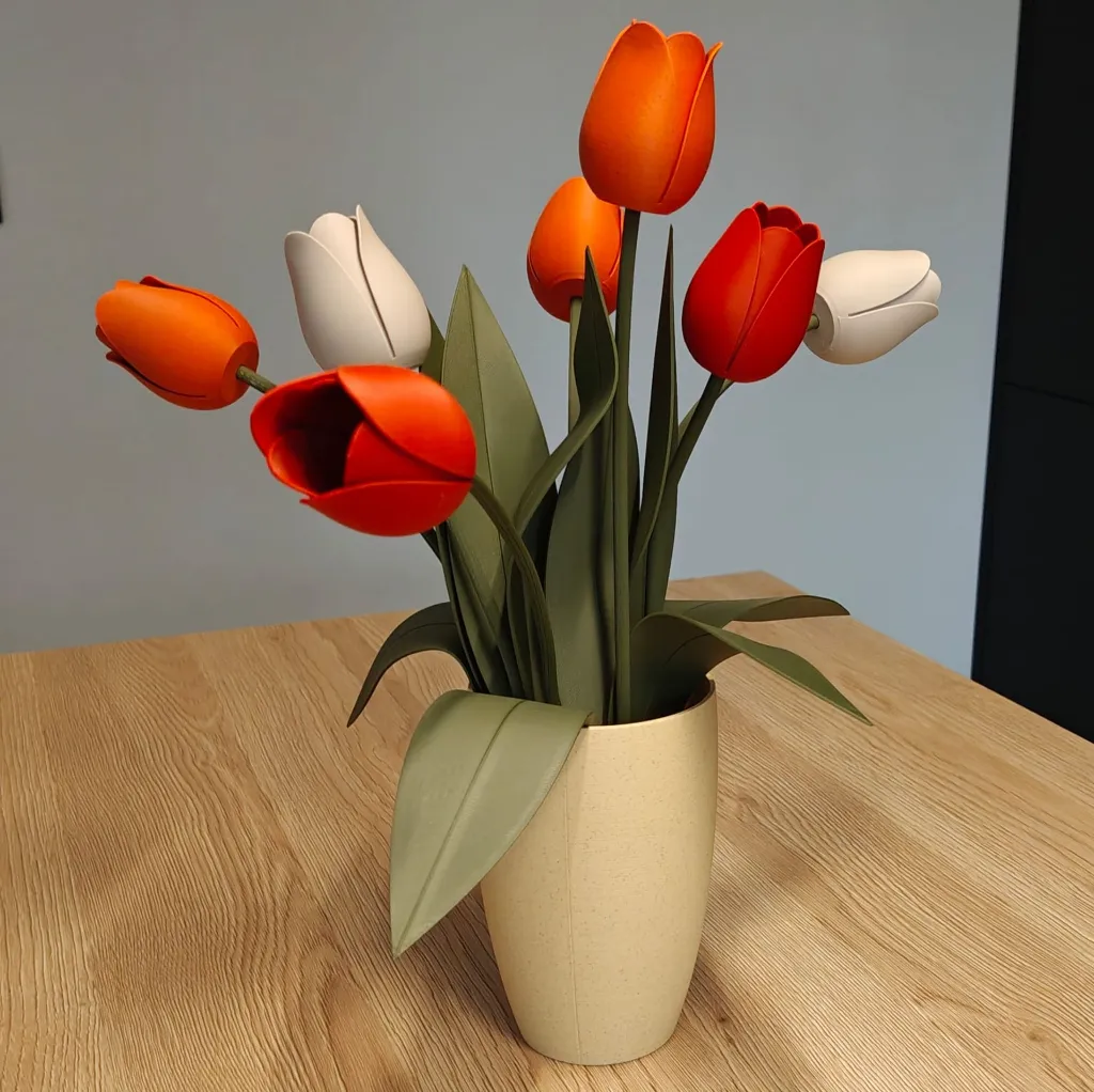 Vaas met tulpen_3.webp