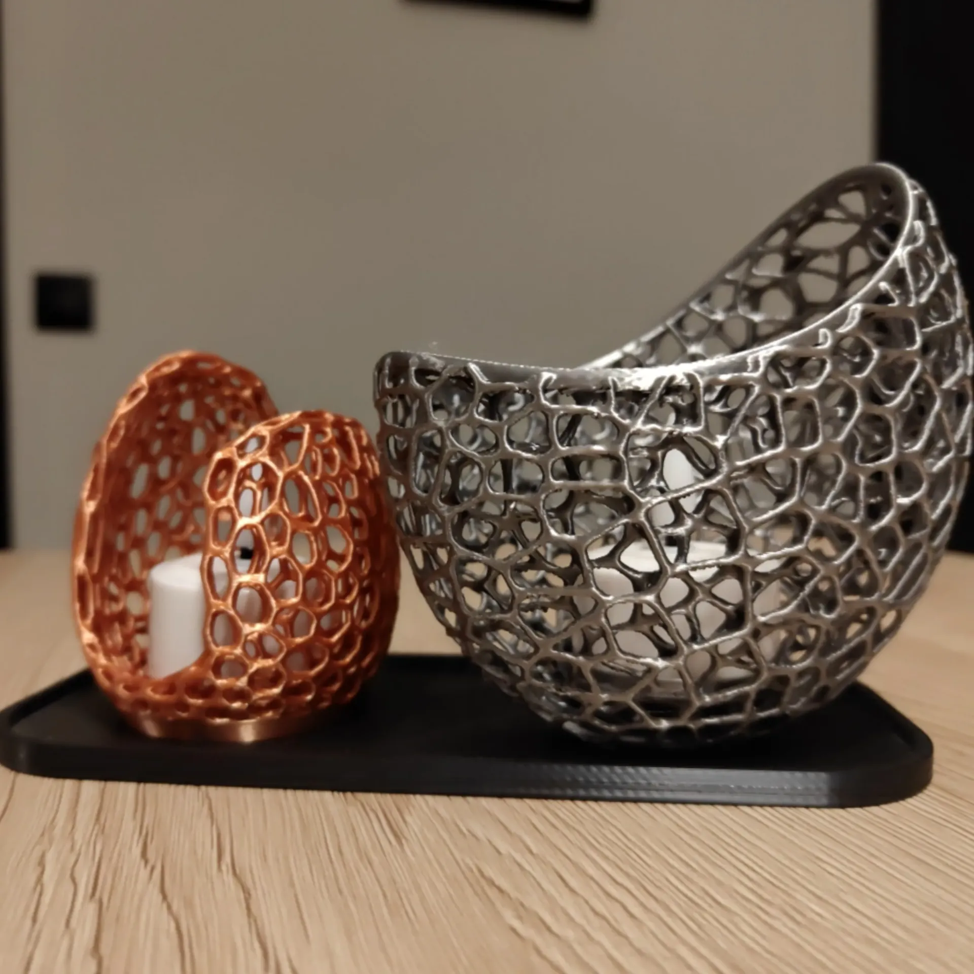 Theelichthouders op schoteltje