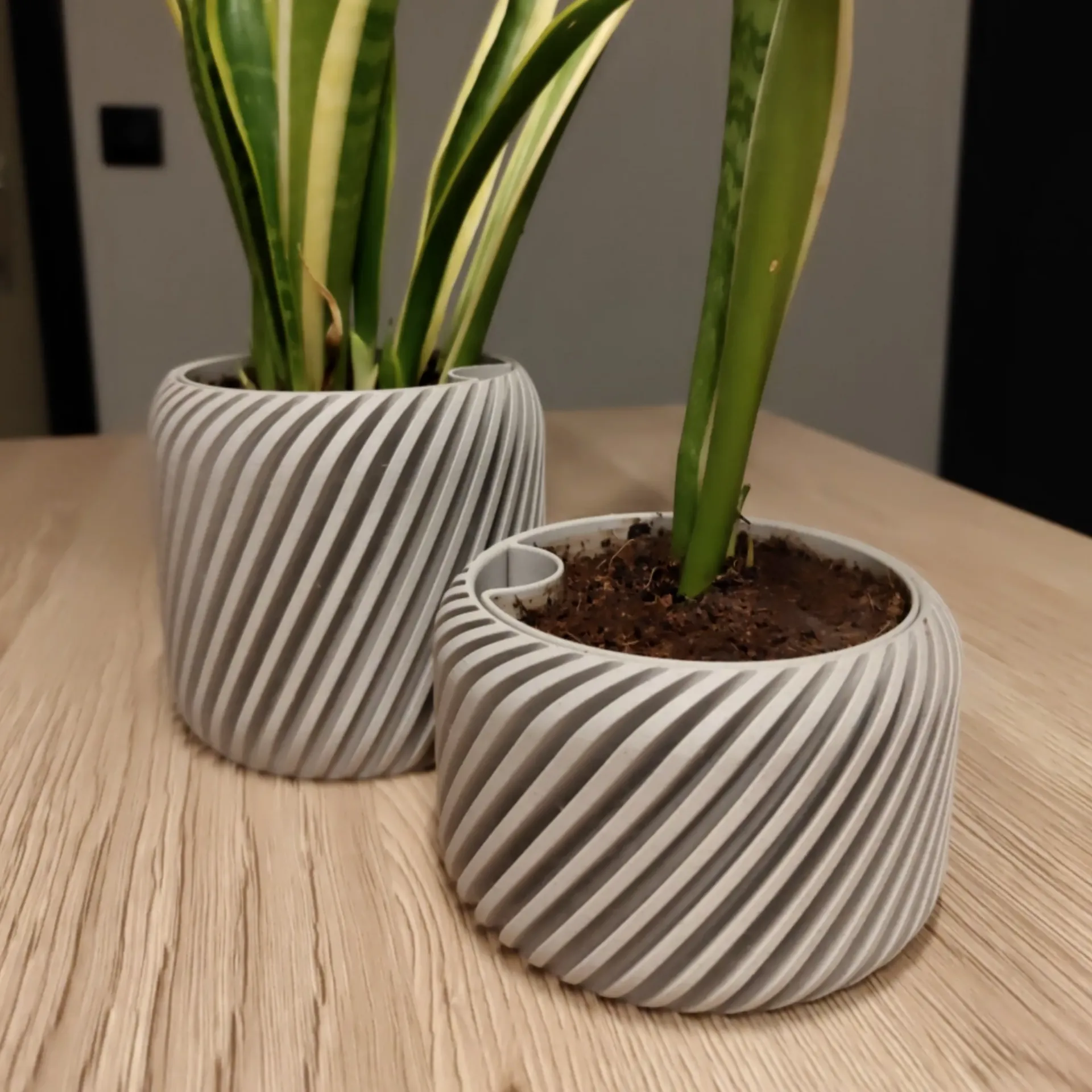 Plantenpot - Ribbed (Matte Army  dark green, 10)